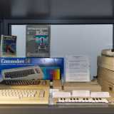 Negli anni 80 ci fu quindi il boom dei dispositivi informatici �domestici�. A farla da padrone furono i Commodore Pet, tra cui il Commodore 64 utilizzato per lo studio ma soprattutto per i giochi e dotato di periferiche quali joystick e nastri che servivano per caricare e salvare programmi: i �datassette� 